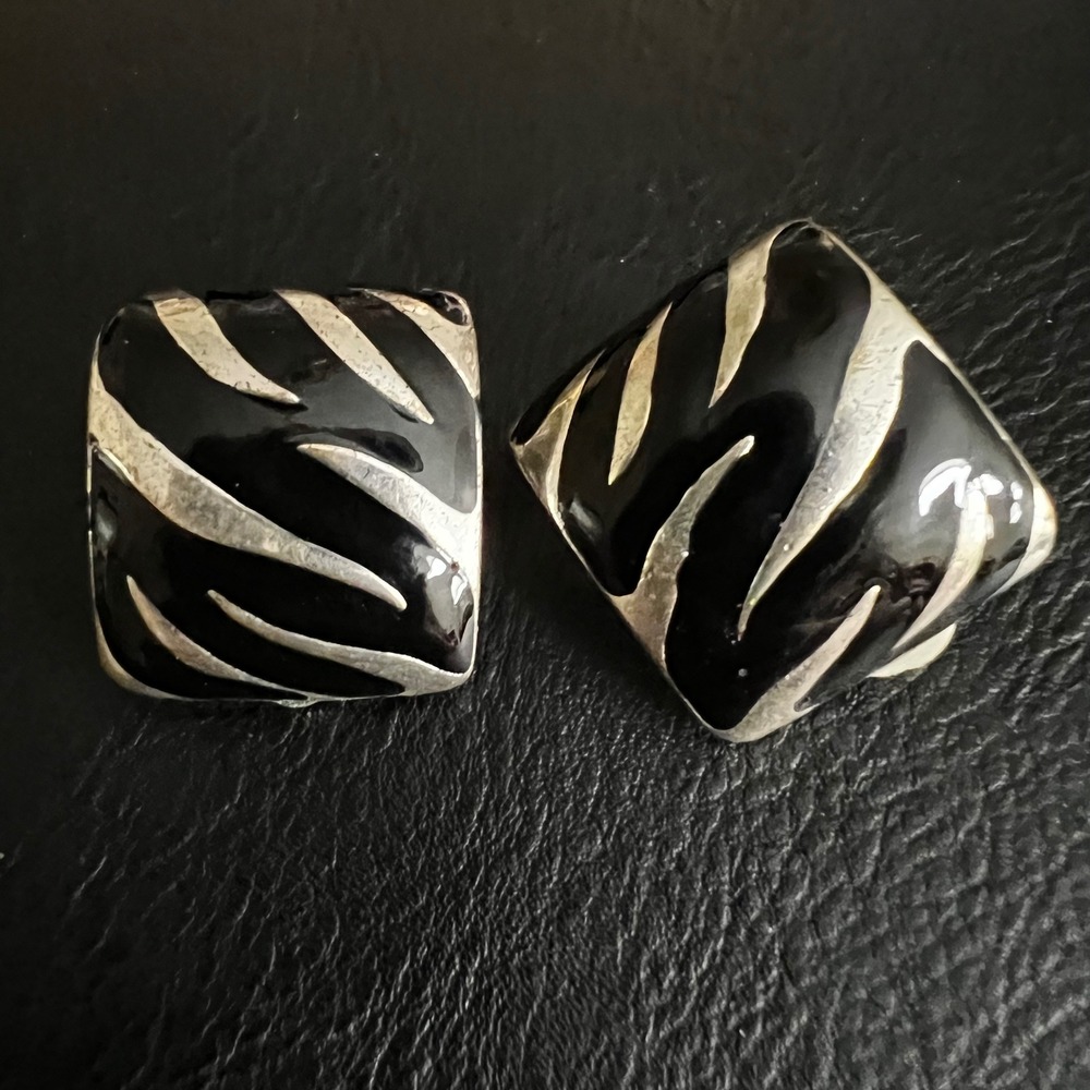 Vintage Zebra Enamel Clip On Earrings Silver Tone Black White 1" Mob Wife